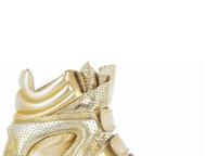 : Isabel Marant       () Isabel Marant .          .     - 19 .   